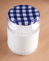 Kefir im verschlossenen Glas